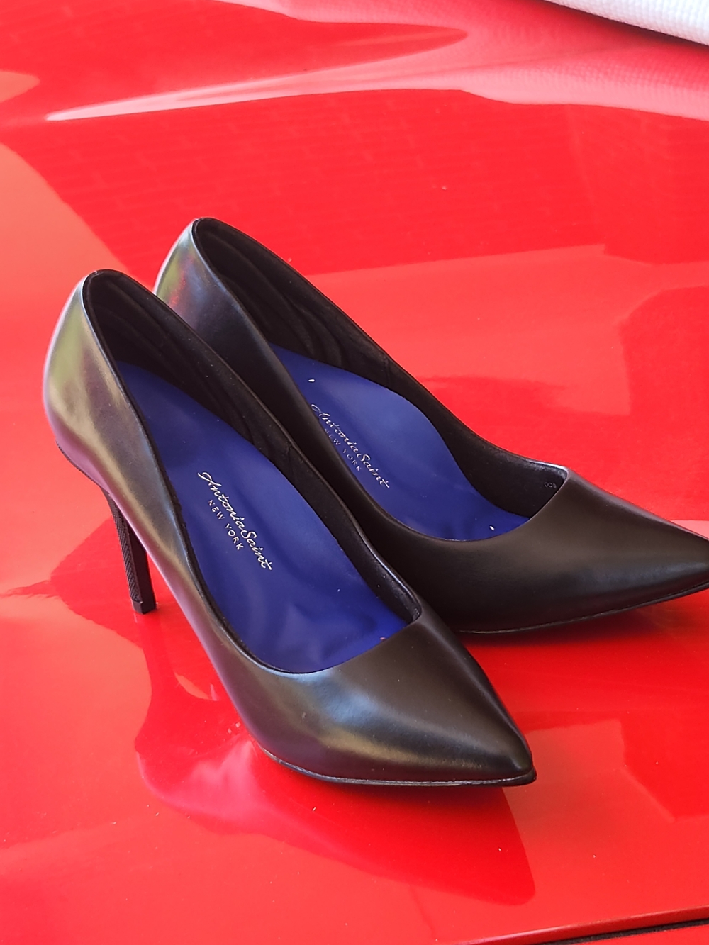 Stunning Black Pointed-Toe Pumps - Signature Sole